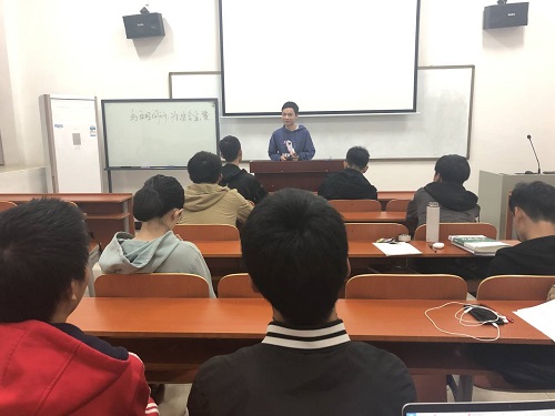 制药工程1802班“与文明同行,为安全点赞”主题班会.jpg